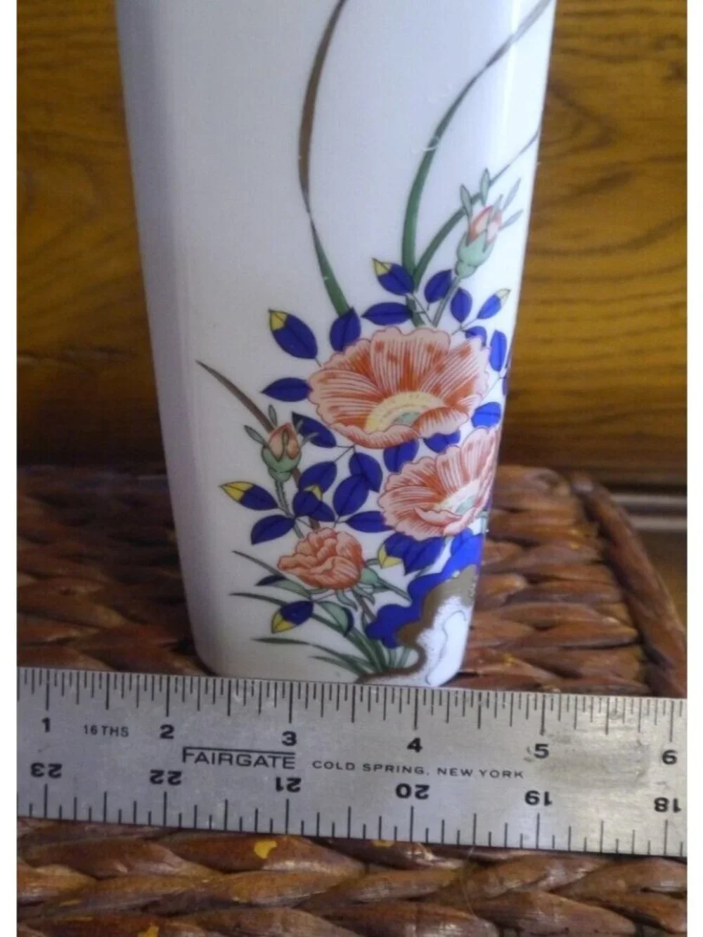Fukagawa Vase. Imperial Household. Porcelain Arita Japan Vintage Poppies? Roses?